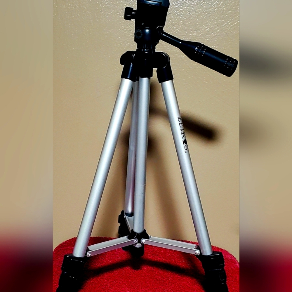 Extendable Tripod 50" Lightweight Aluminum, Camera Camcorder Bubble Level w Case